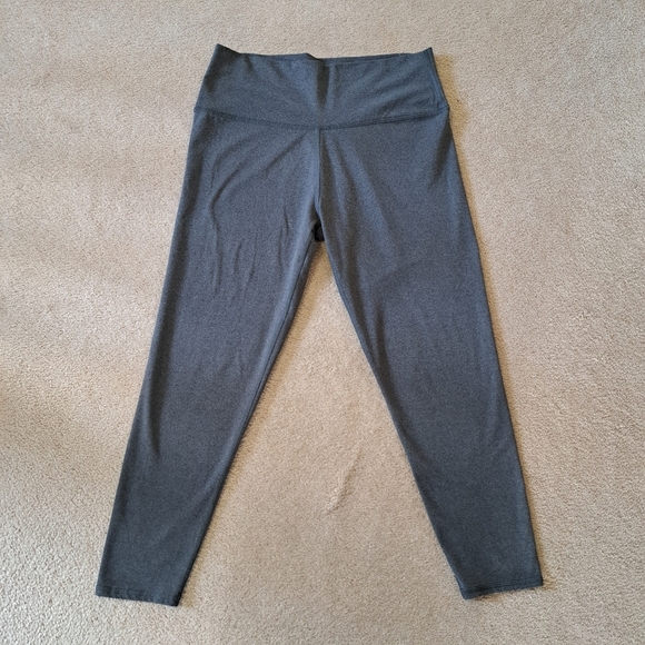 Aerie Grey Leggings Size Large Cropped Capri Chill Play Move American Eagle - Picture 8 of 8